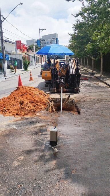 Conexão de tubulação em vala aberta