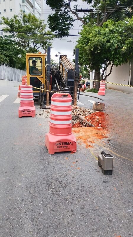 Técnico da FJ Drill em campo durante execução de obra